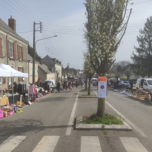 Vide grenier on Jarze high street