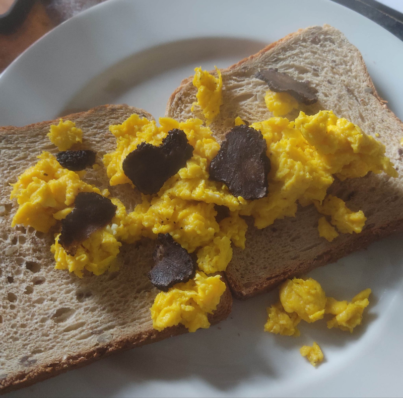 Scrambled eggs with truffle