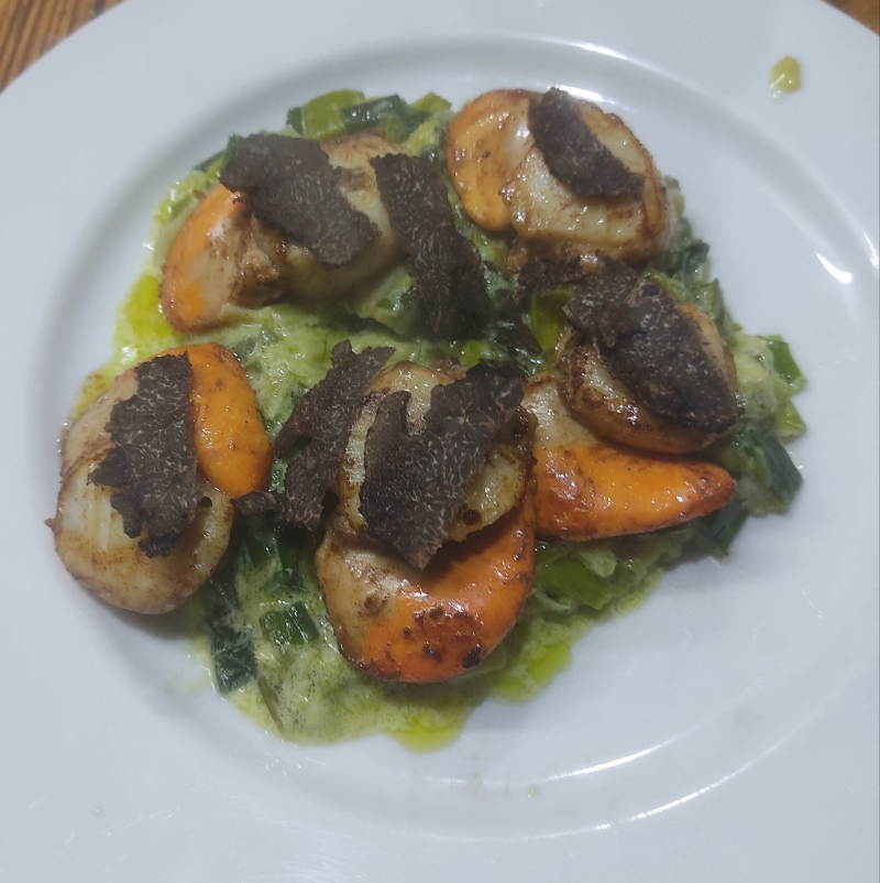 Pan fried scallops with truffle on a bed of creamed garden leeks