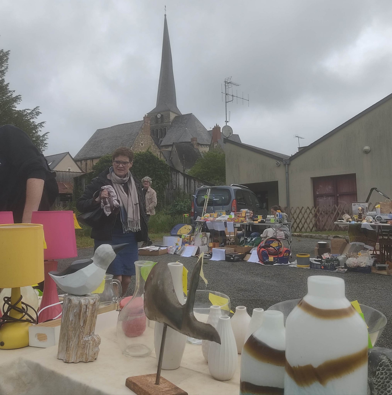 Vide grenier stall holder view