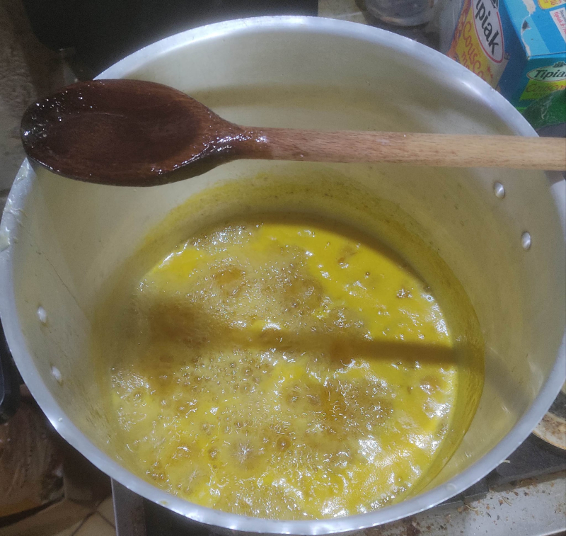 Yellow plum jam in the making