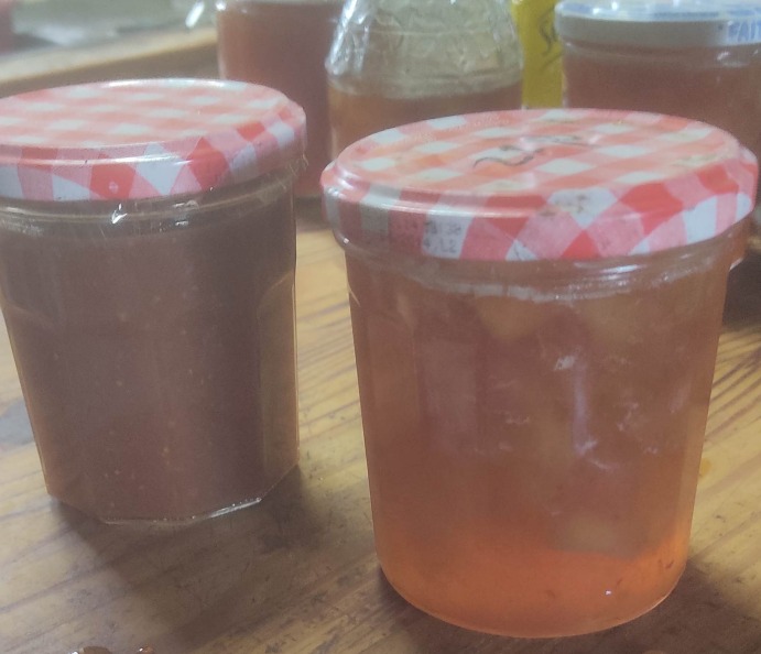 Fig sauce and peach jam