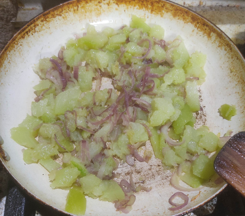 Sauteed cristophine with red onion