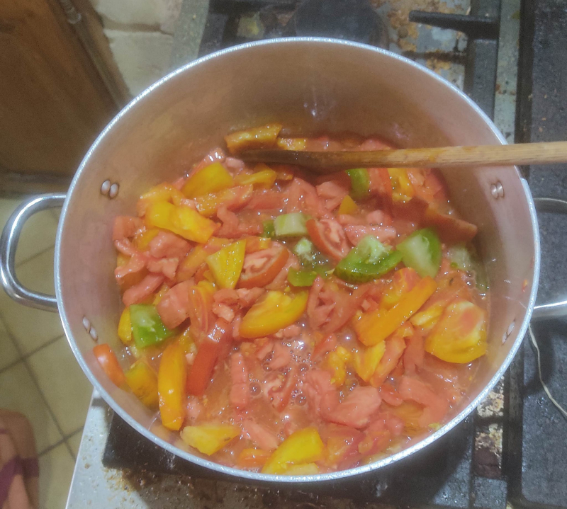 2 kilos of tomatoes