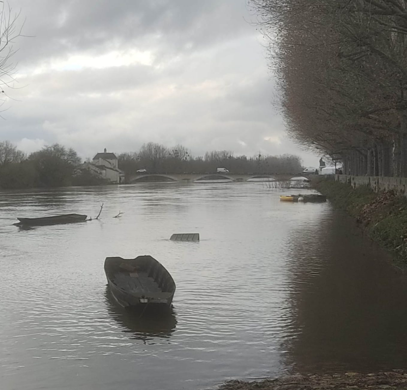 High water at Chinon