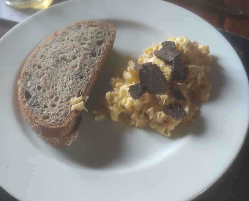 Truffle scrambled eggs
