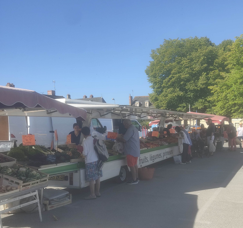 Buying fruit